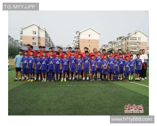 与足球明星合影留念的精彩瞬间分享与回忆